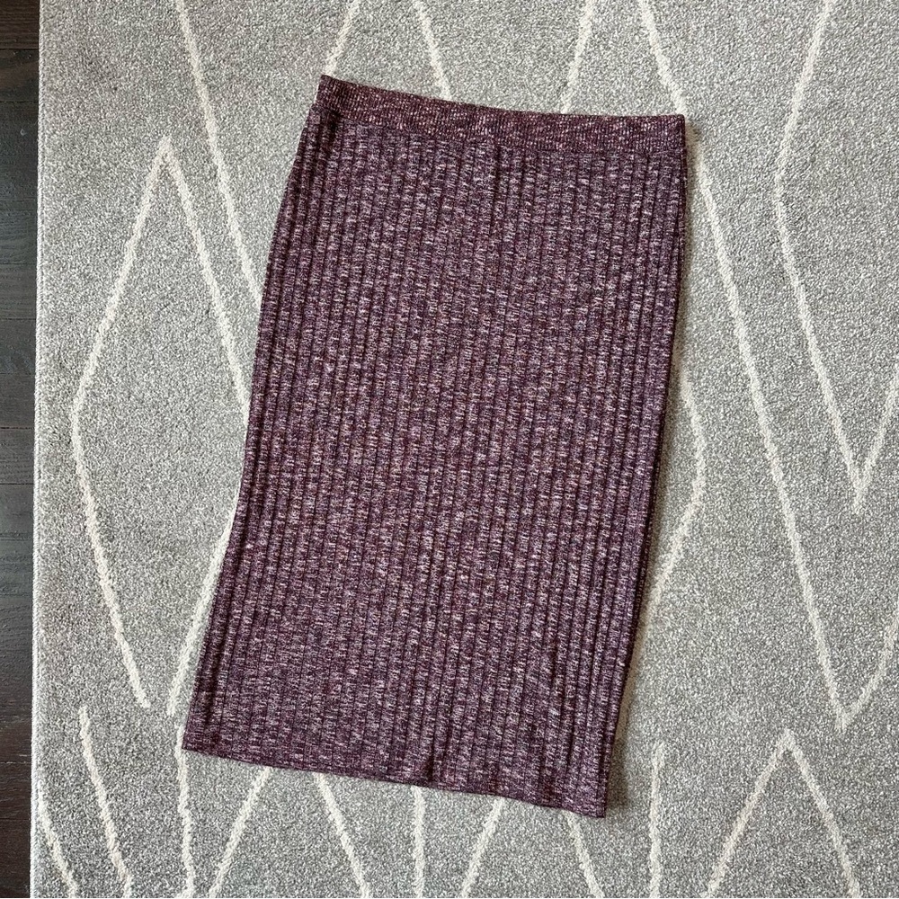 14th & Union Heathered Maroon Ribbed Knit Midi Pencil Skirt